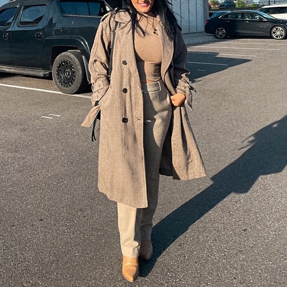 Meet your Posher, Mia - Picture 2 of 16